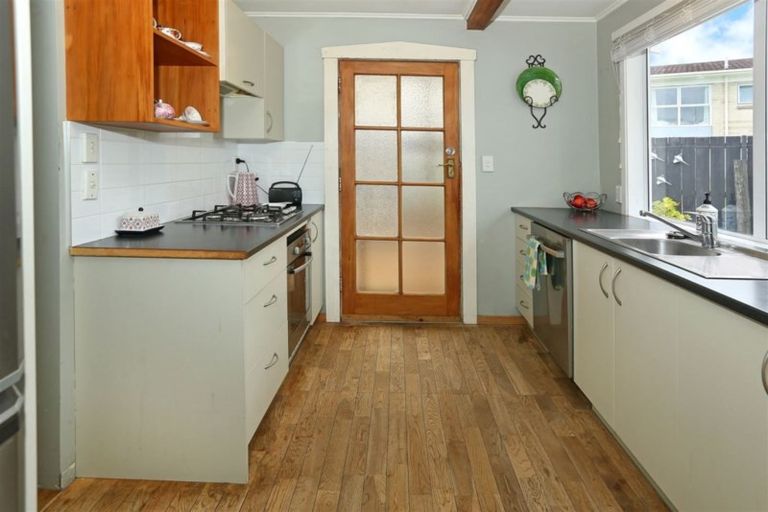 Photo of property in 249a Great North Road, Henderson, Auckland, 0612