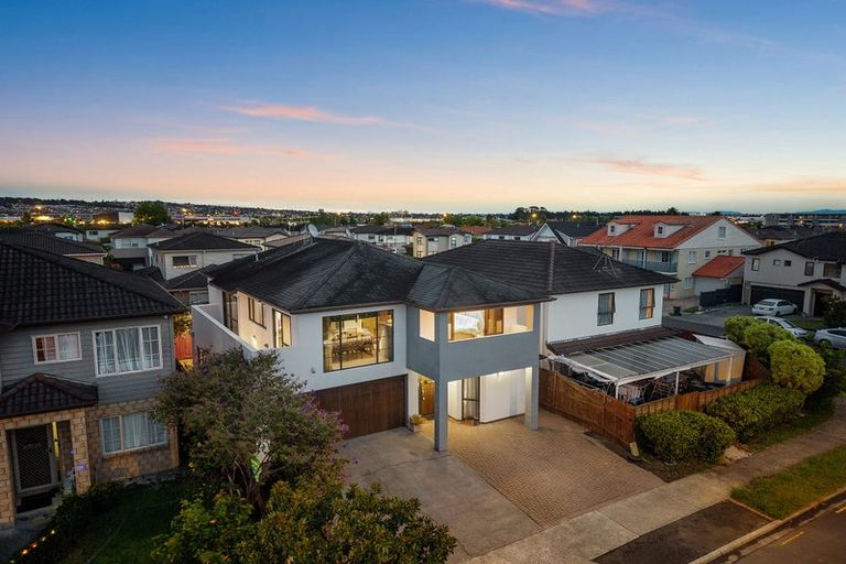 Photo of property in 3 Bezar Place, Flat Bush, Auckland, 2016