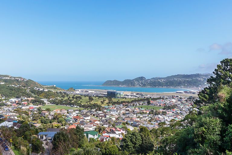 Photo of property in 9 Inverell Way, Seatoun, Wellington, 6022