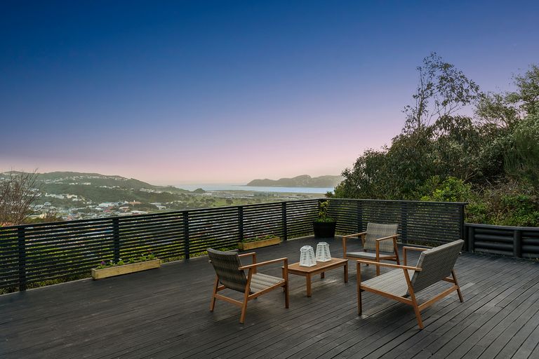 Photo of property in 9 Inverell Way, Seatoun, Wellington, 6022