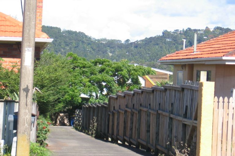 Photo of property in 32 Savoy Road, Glen Eden, Auckland, 0602