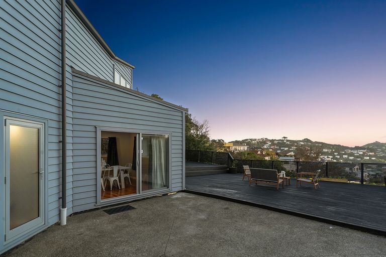 Photo of property in 9 Inverell Way, Seatoun, Wellington, 6022