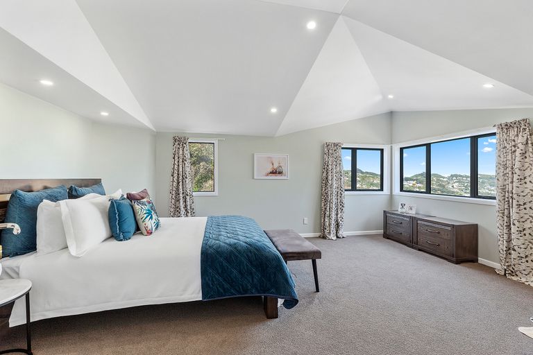 Photo of property in 9 Inverell Way, Seatoun, Wellington, 6022