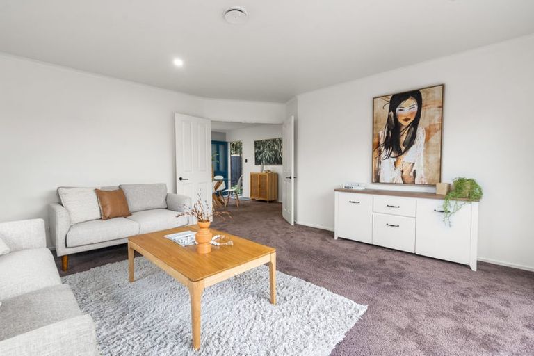 Photo of property in 10 Honeysuckle Place, Northcote, Christchurch, 8052