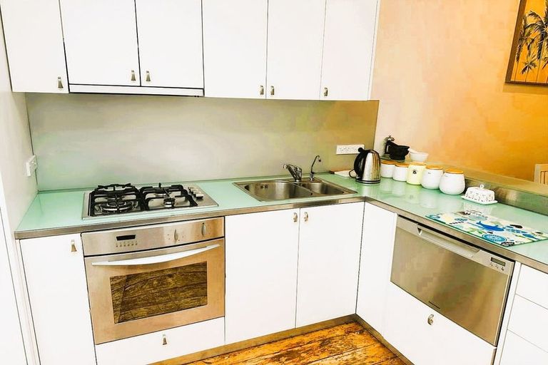 Photo of property in 22 Poplar Grove, Thorndon, Wellington, 6011