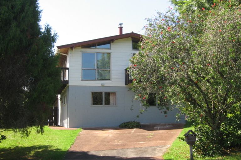 Photo of property in 15 Havelle Avenue, Titirangi, Auckland, 0604