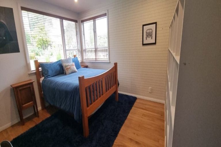 Photo of property in 16 Kaitawa Crescent, Paraparaumu, 5032