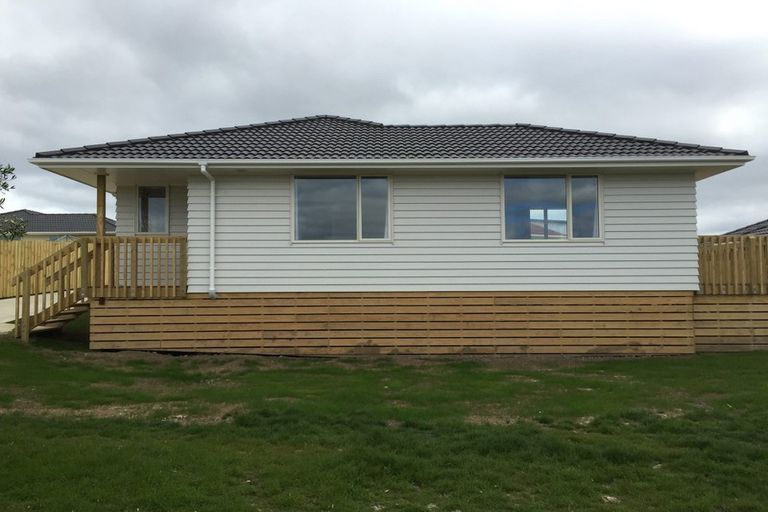 Photo of property in 68a Kelman Road, Kelston, Auckland, 0602