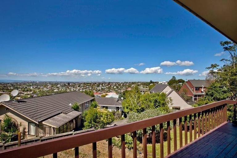 Photo of property in 131 Sunset Road, Totara Vale, Auckland, 0632