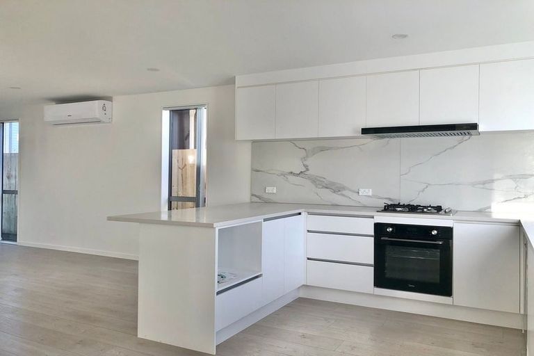 Photo of property in 136a Prince Regent Drive, Half Moon Bay, Auckland, 2012