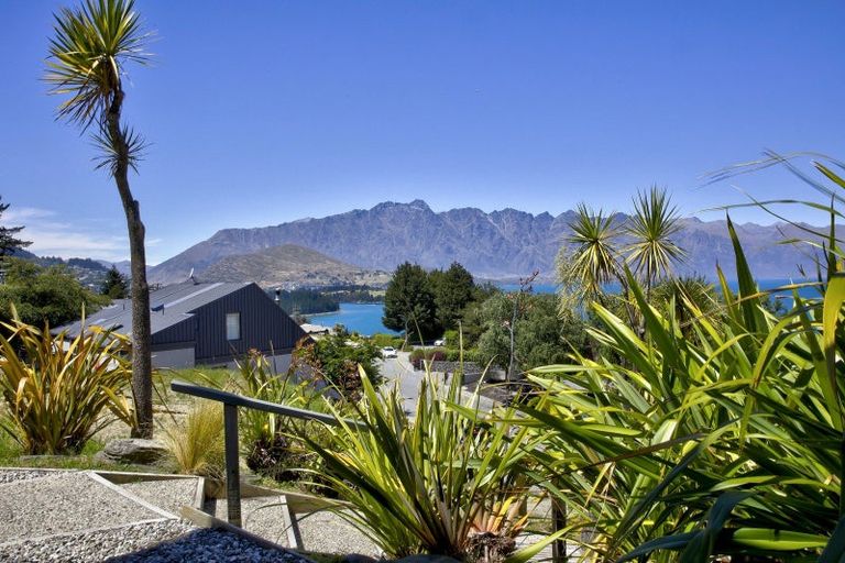 Photo of property in 12a Sainsbury Road, Fernhill, Queenstown, 9300