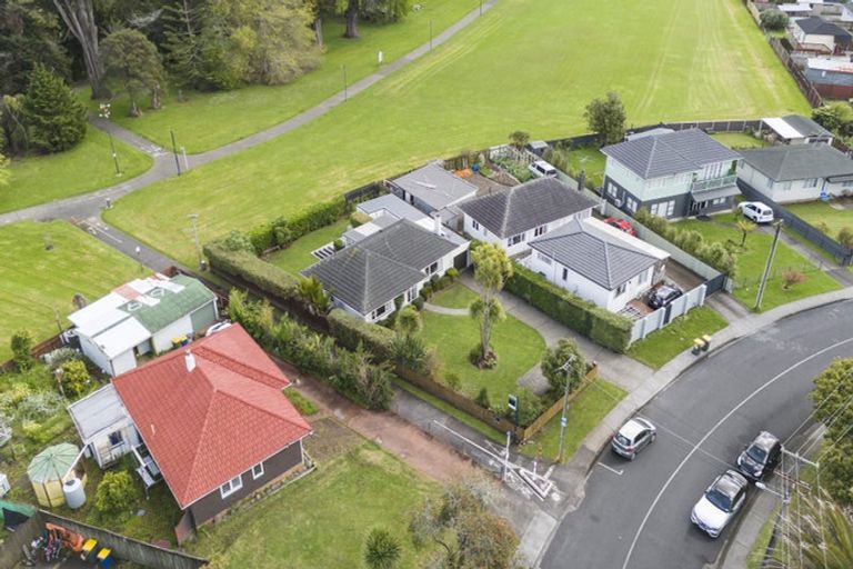 Photo of property in 67 Smythe Road, Henderson, Auckland, 0612