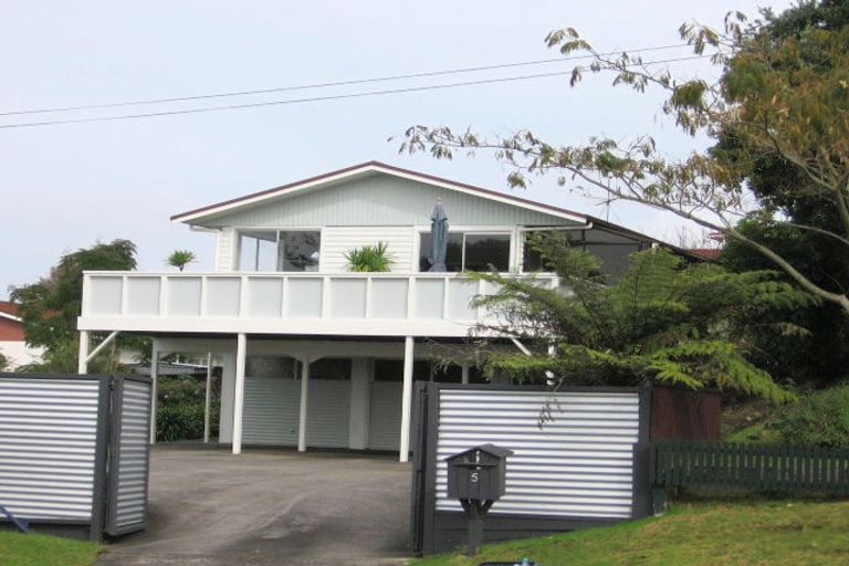 Photo of property in 5 Red Beach Road, Red Beach, 0932