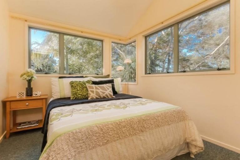 Photo of property in 25 Shetland Street, Glen Eden, Auckland, 0602