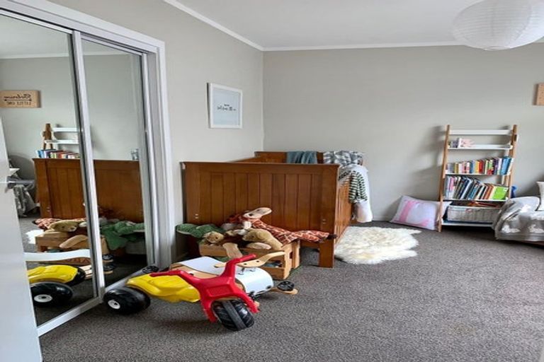 Photo of property in 77b Bassett Road, Johnsonville, Wellington, 6037