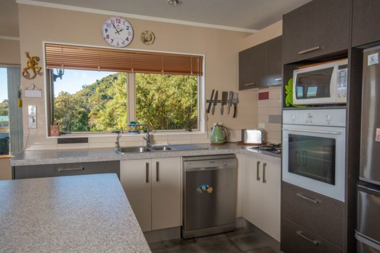 Photo of property in 9 Matai Place, Waikawa, Picton, 7220