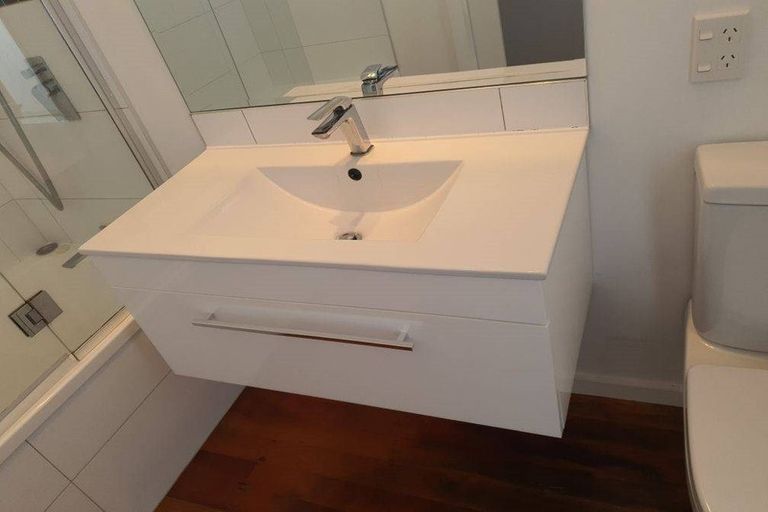 Photo of property in 9 Hinau Street, New Lynn, Auckland, 0600