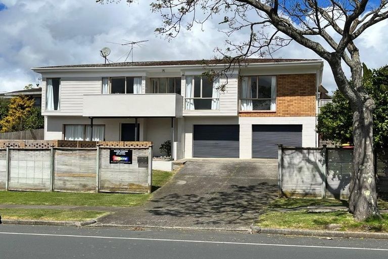 Photo of property in 12 Prince Regent Drive, Half Moon Bay, Auckland, 2012