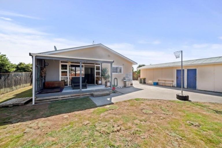 Photo of property in 43 Grey Street, Normanby, Hawera, 4614