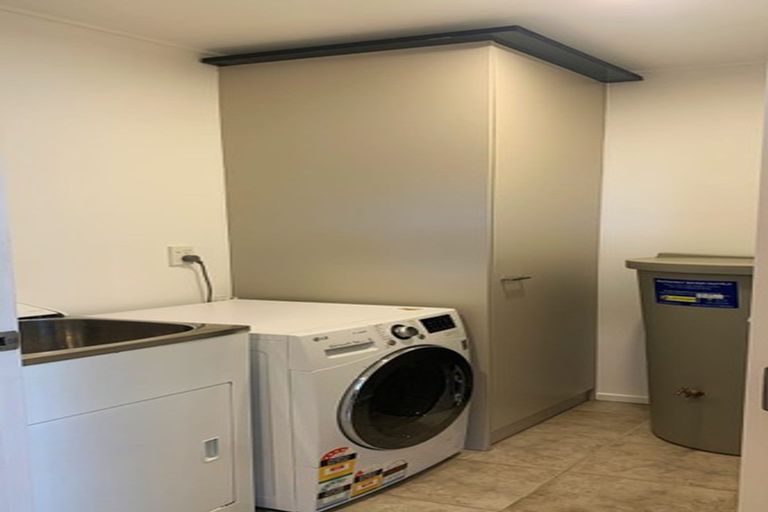 Photo of property in 1/9 Broderick Road, Johnsonville, Wellington, 6037