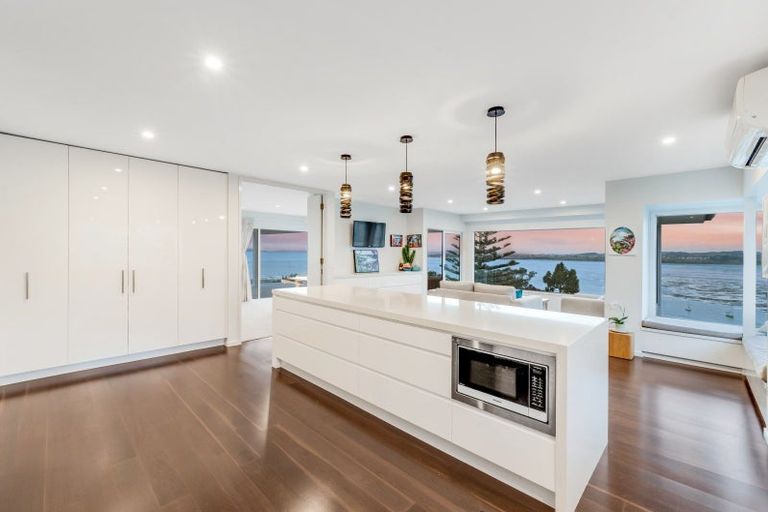 Photo of property in 1/121 Pah Road, Cockle Bay, Auckland, 2014