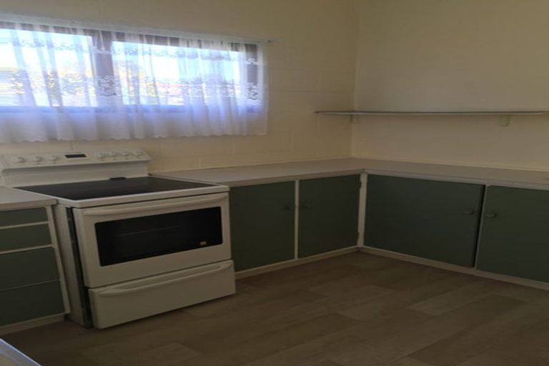Photo of property in 2/156 Hutchinson Avenue, New Lynn, Auckland, 0600