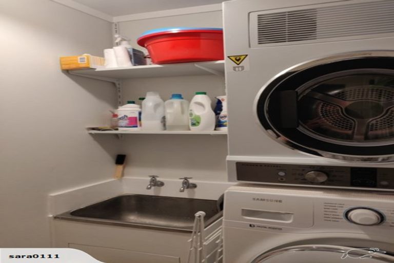 Photo of property in 17a Kingsbridge Place, Newlands, Wellington, 6037