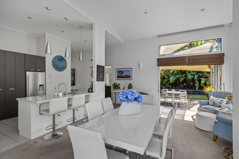 Photo of property in 60 Chesterfield Way, Orewa, 0931