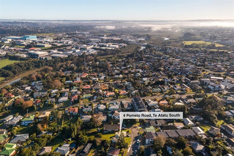 Photo of property in 4 Pomelo Road, Te Atatu South, Auckland, 0610