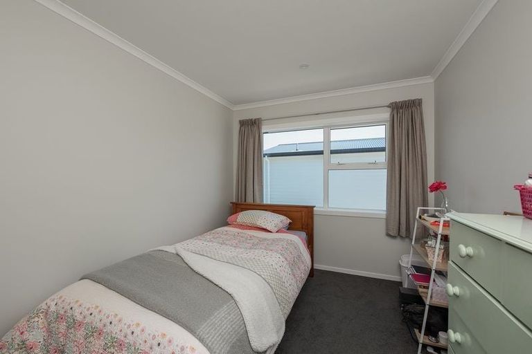 Photo of property in 20u2 Glanmire Road, Newlands, Wellington, 6037