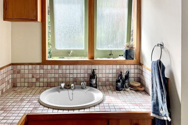 Photo of property in 15 Domain Crescent, Muriwai, Waimauku, 0881