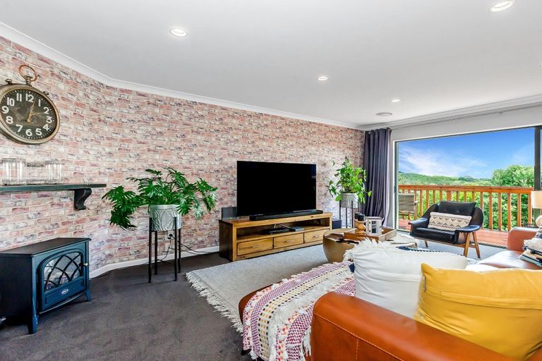 Photo of property in 56 Kakariki Grove, Waikanae, 5036