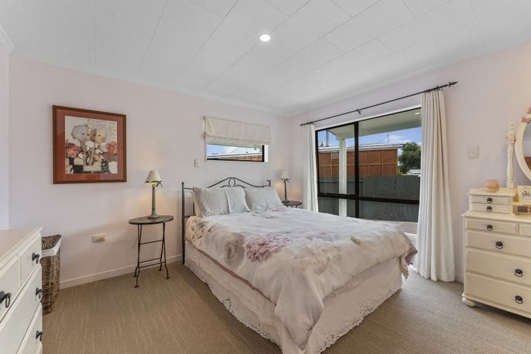 Photo of property in 76 Grace Street, Sanson, 4817