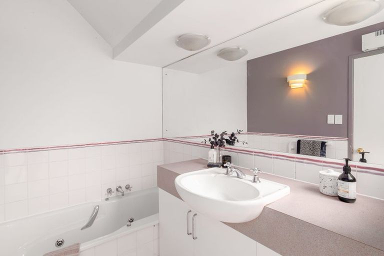 Photo of property in 103c Waimairi Road, Ilam, Christchurch, 8041