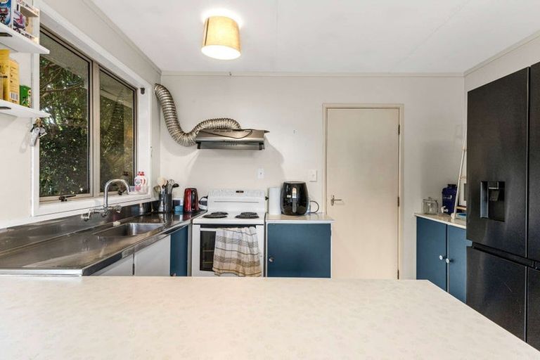 Photo of property in 42 Omata Road, Marfell, New Plymouth, 4310