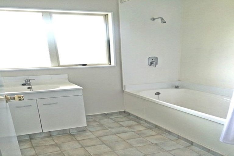 Photo of property in 100b Parrs Cross Road, Henderson, Auckland, 0612