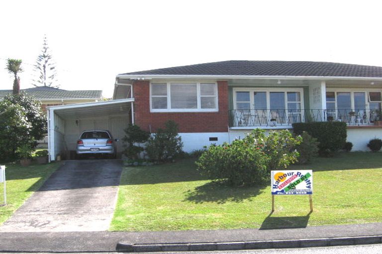 Photo of property in 38 Jaemont Avenue, Te Atatu South, Auckland, 0610