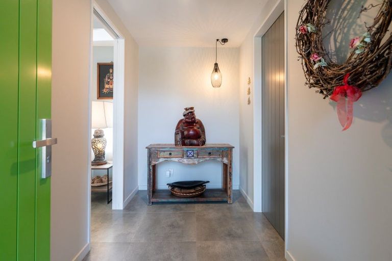 Photo of property in 6 Pukatea Close, Raumati Beach, Paraparaumu, 5032