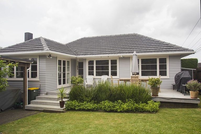 Photo of property in 33 Gilliam Street, New Lynn, Auckland, 0600