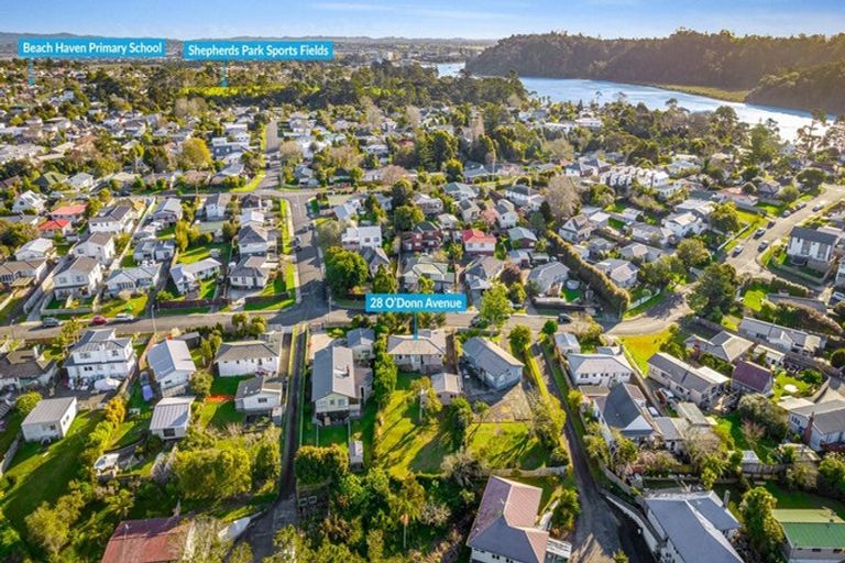 Photo of property in 28 O'donn Avenue, Beach Haven, Auckland, 0626