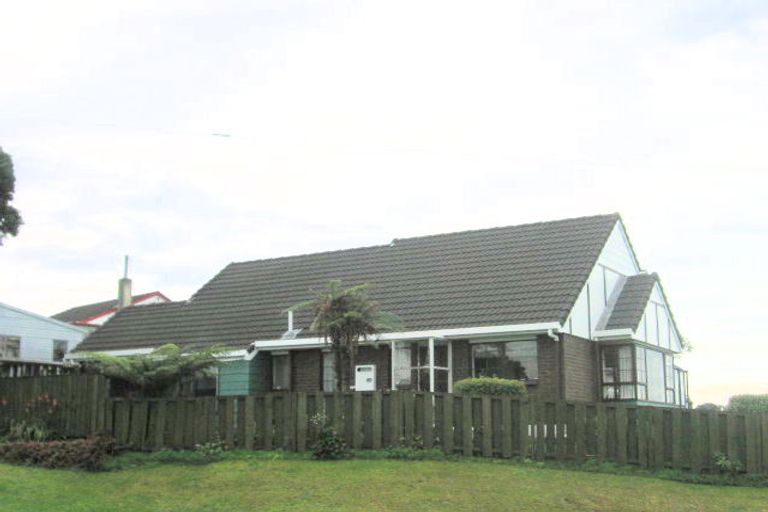 Photo of property in 197 Don Buck Road, Massey, Auckland, 0614