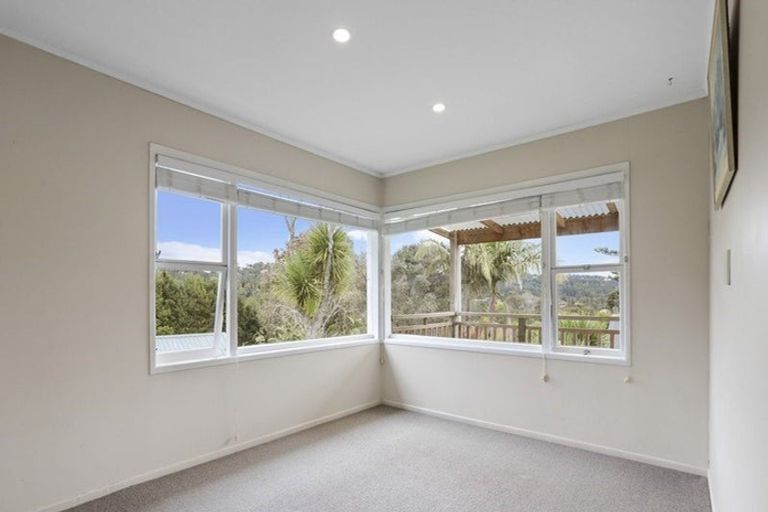 Photo of property in 12 Highland Avenue, Titirangi, Auckland, 0604