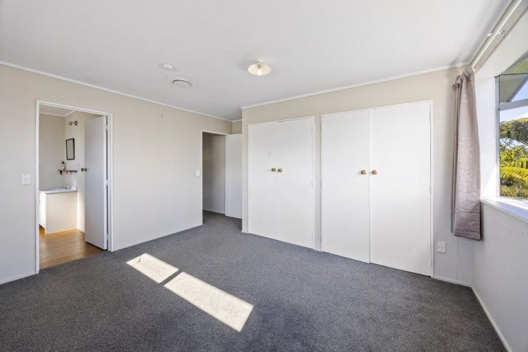 Photo of property in 4 Guernsey Place, Fitzherbert, Palmerston North, 4410