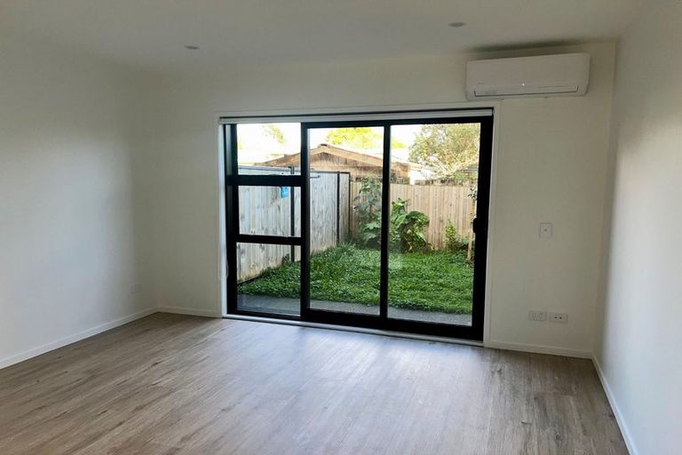 Photo of property in 16 Rauemi Way, Te Atatu South, Auckland, 0610