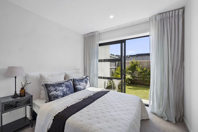 Photo of property in 2/11a Baring Terrace, Strandon, New Plymouth, 4312