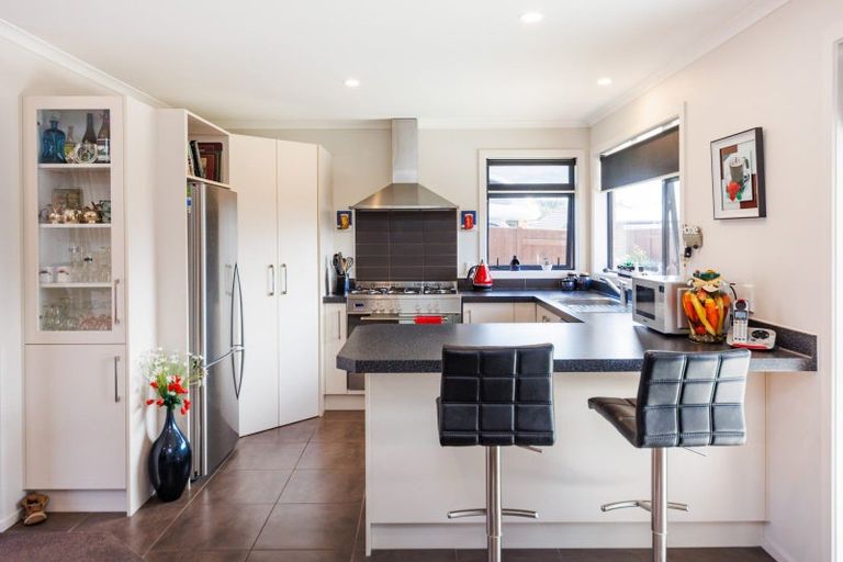 Photo of property in 14 Lorenzo Place, Kelvin Grove, Palmerston North, 4414