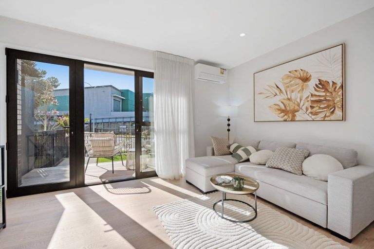 Photo of property in 39 Fencible Drive, Howick, Auckland, 2014