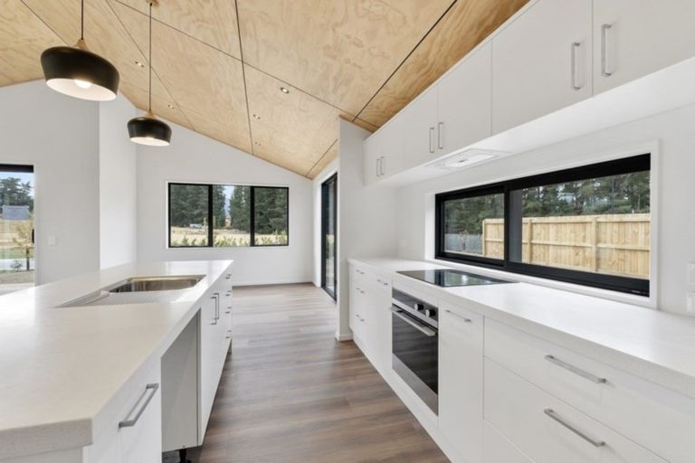 Photo of property in 48 Mount Creighton Crescent, Wanaka, 9305