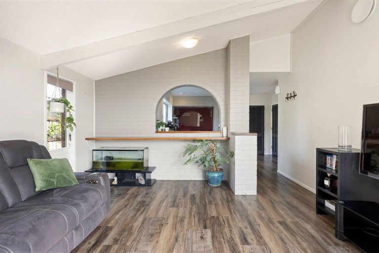 Photo of property in 23 Gilbass Avenue, Hamilton Lake, Hamilton, 3204