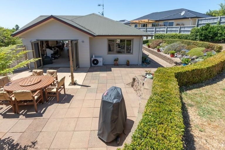 Photo of property in 22 Waipuna Place, Rototuna, Hamilton, 3210